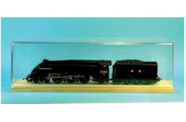 Display case suitable for OO Gauge locomotives (clear acrylic with base)